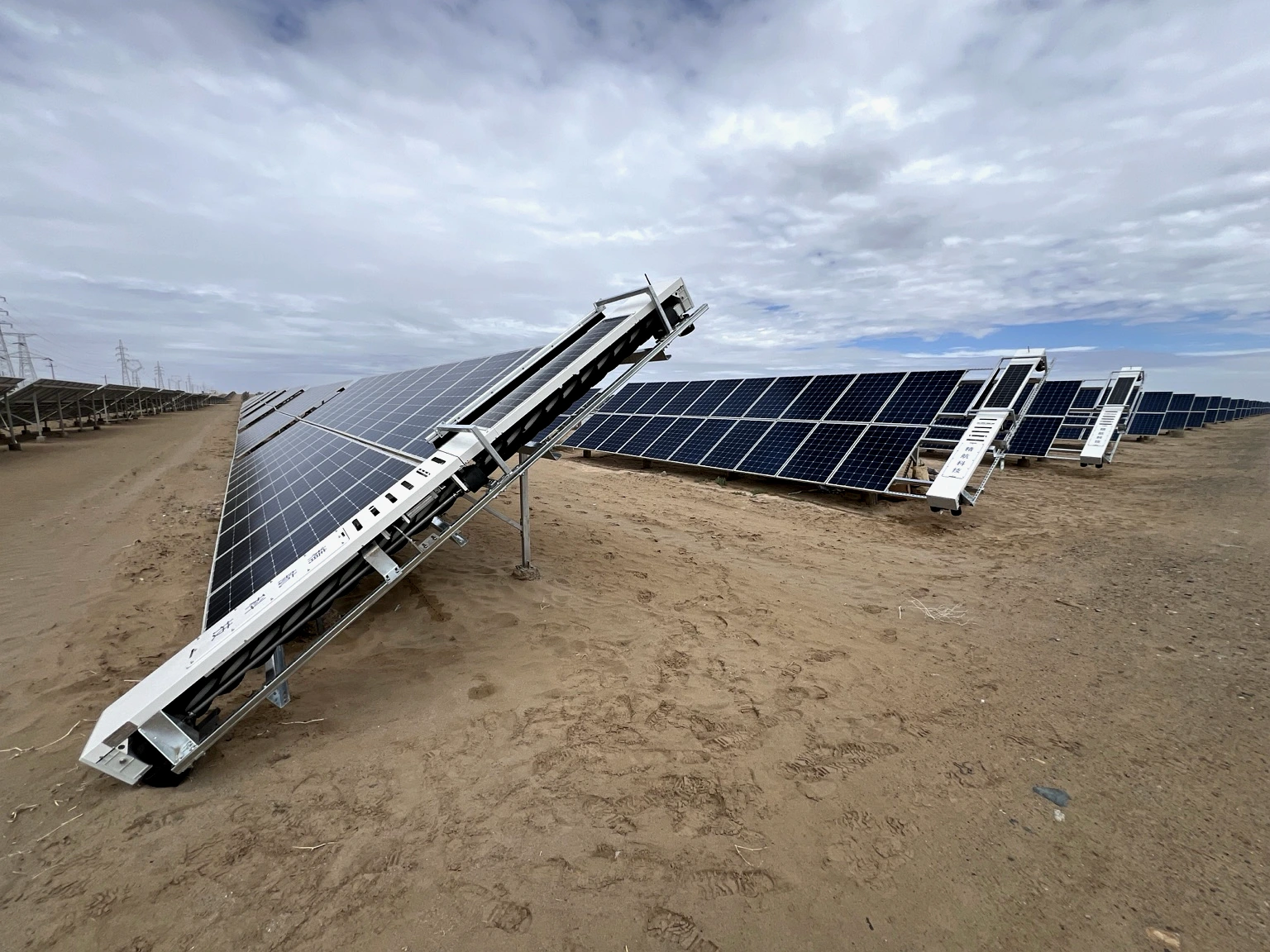 Intelligent Dual-Rail PV Cleaning Robot
